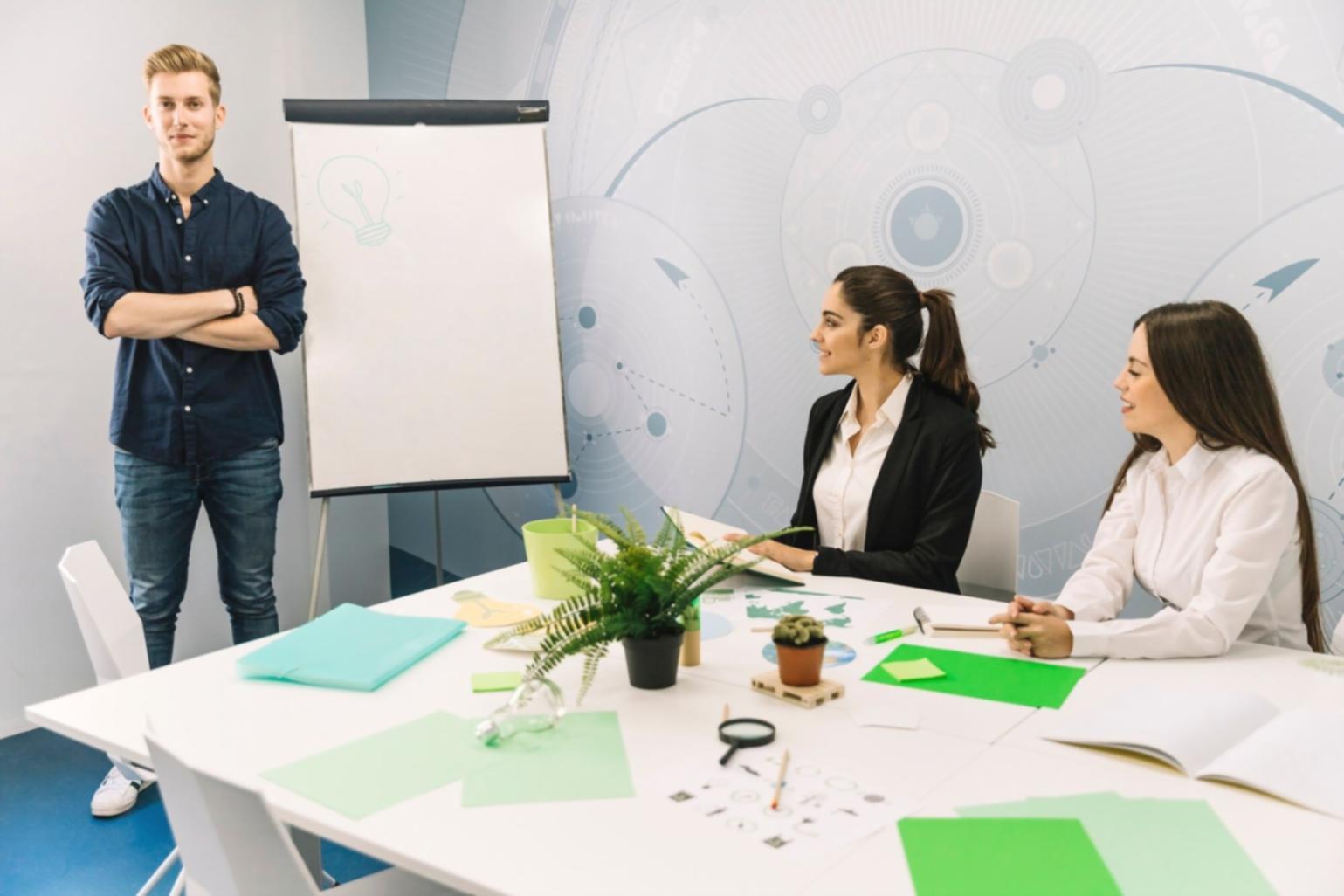 Finanzanalyse und Beratung im modernen Büroumfeld